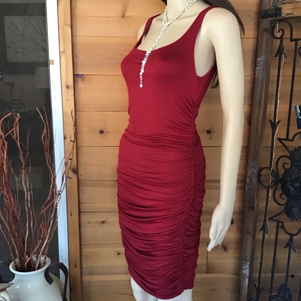 Sale CABERNET COLOR MIDI DRESS WITH SIDE RUSHING - Picture 4 of 9